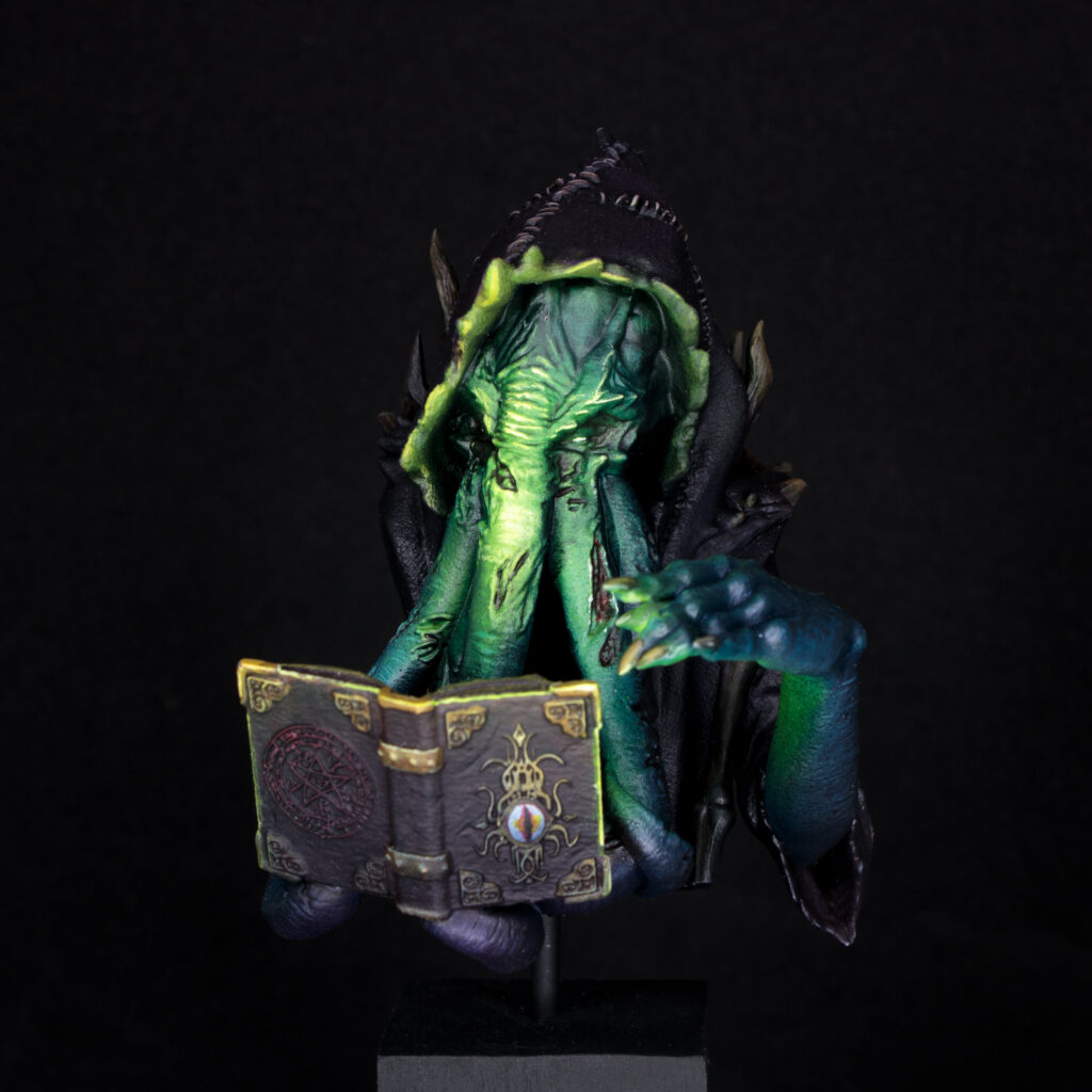 Painted bust of a cute Ilithid consulting his Monster´s Manual.